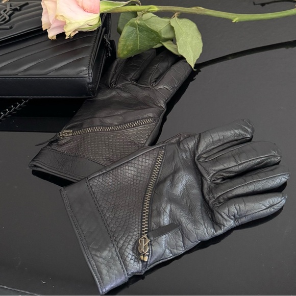 Bloomingdale’s leather and cashmere lined gloves - Picture 6 of 16